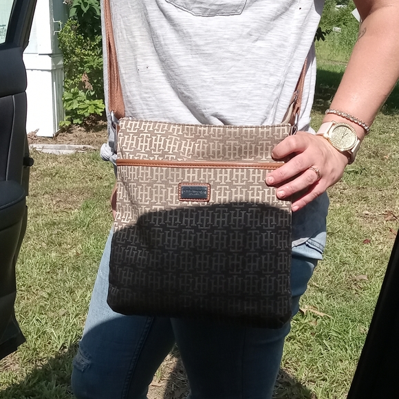 Purses - Picture 2 of 12